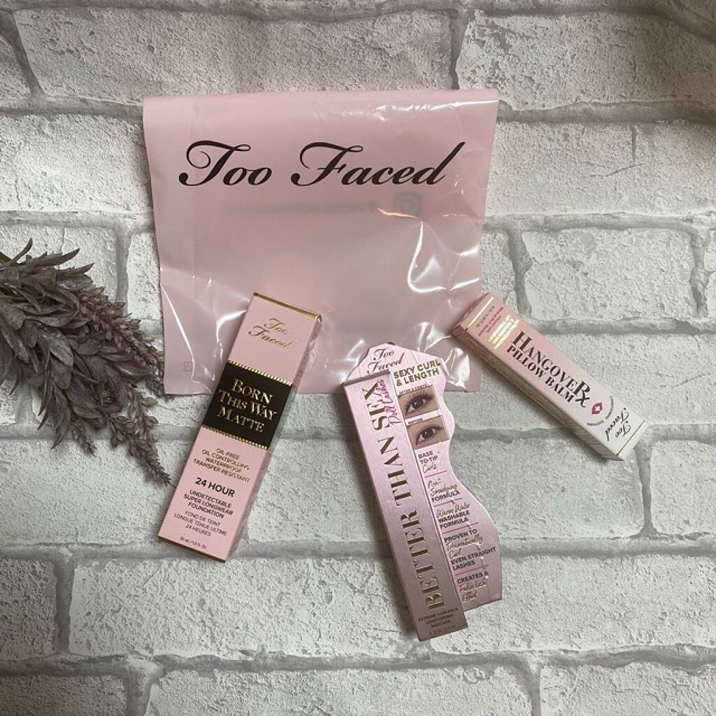 ～トゥー フェイスド ハングオーバー～ ピロー バーム リップ トリートメント/Too Faced/リップ美容液を使ったクチコミ（2枚目）
