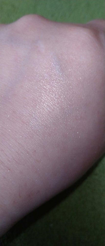 パールグロウニュアンサー/CEZANNE/パウダーハイライトを使ったクチコミ(4枚目)