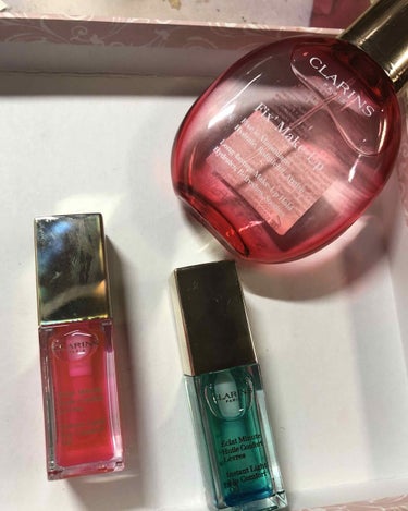 CLARINSで人気のリップオイルと
化粧水購入(^^)
とてもいい匂いで
購入しました\( ･ω･ )/❤
これでメイクするのたのしみ