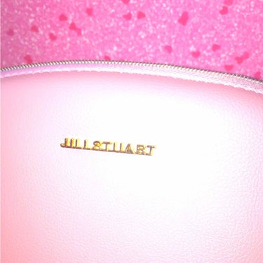 JILLSTUART
 bookに付いてたショルダーバッグは500mlのペットボトルが入るのにコンパクトなバッグ💓色が季節関係なく使えるピンク🎀JILLSTUARTのロゴも可愛い💓