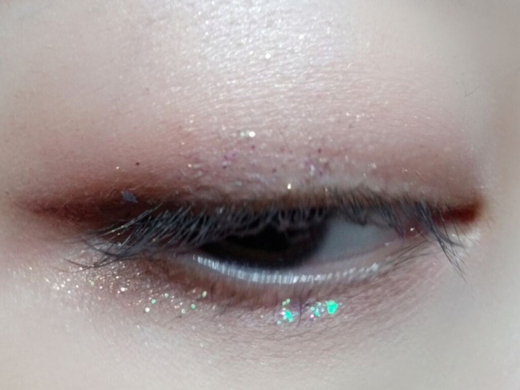 白夜と極夜シリーズシングルアイシャドウ 月の精霊/FlowerKnows/単色アイシャドウを使ったクチコミ（3枚目）