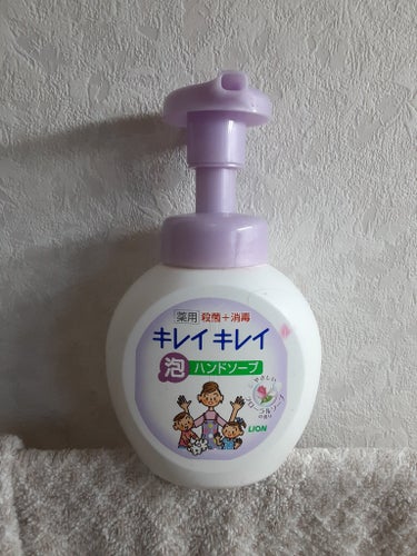 キレイキレイ 薬用泡ハンドソープ フローラルソープの香りのクチコミ「キレイキレイ薬用泡ハンドソープ フローラルソープの香り。
いたって普通の泡で出るタイプのハンド.....」（2枚目）