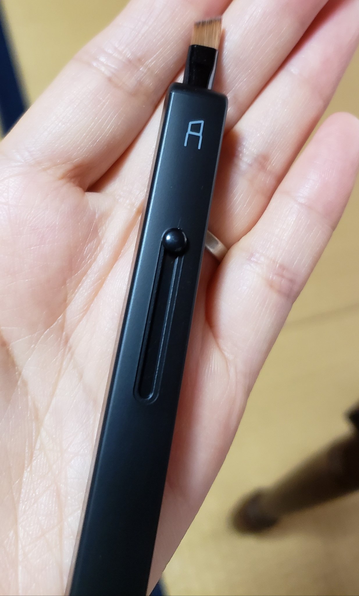 スライド式アイシャドウブラシ/セリア/メイクブラシを使ったクチコミ（2枚目）