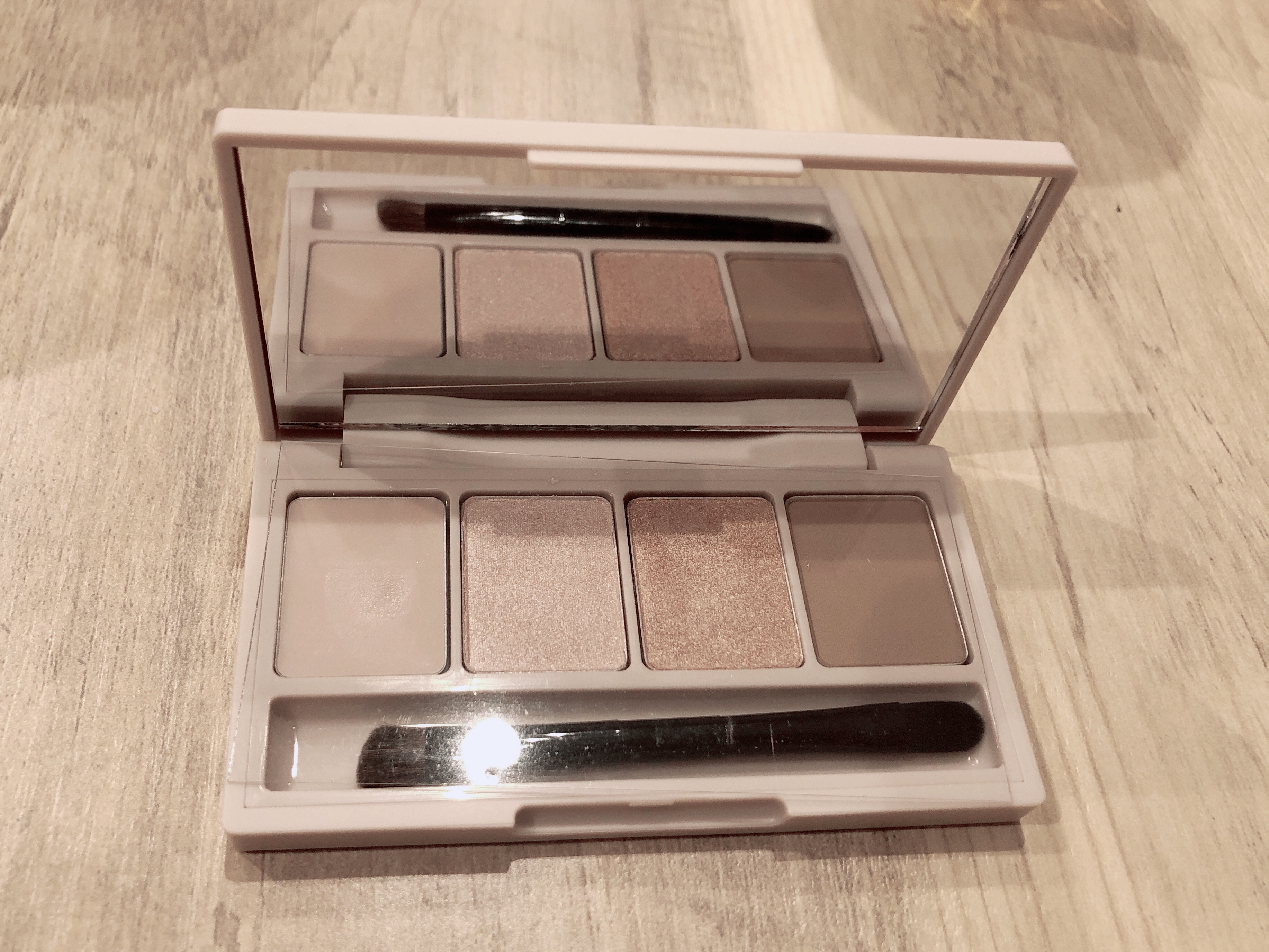 足しパレ 04 彫り深ヌード 光と影/Fujiko/アイシャドウパレットを使ったクチコミ（2枚目）