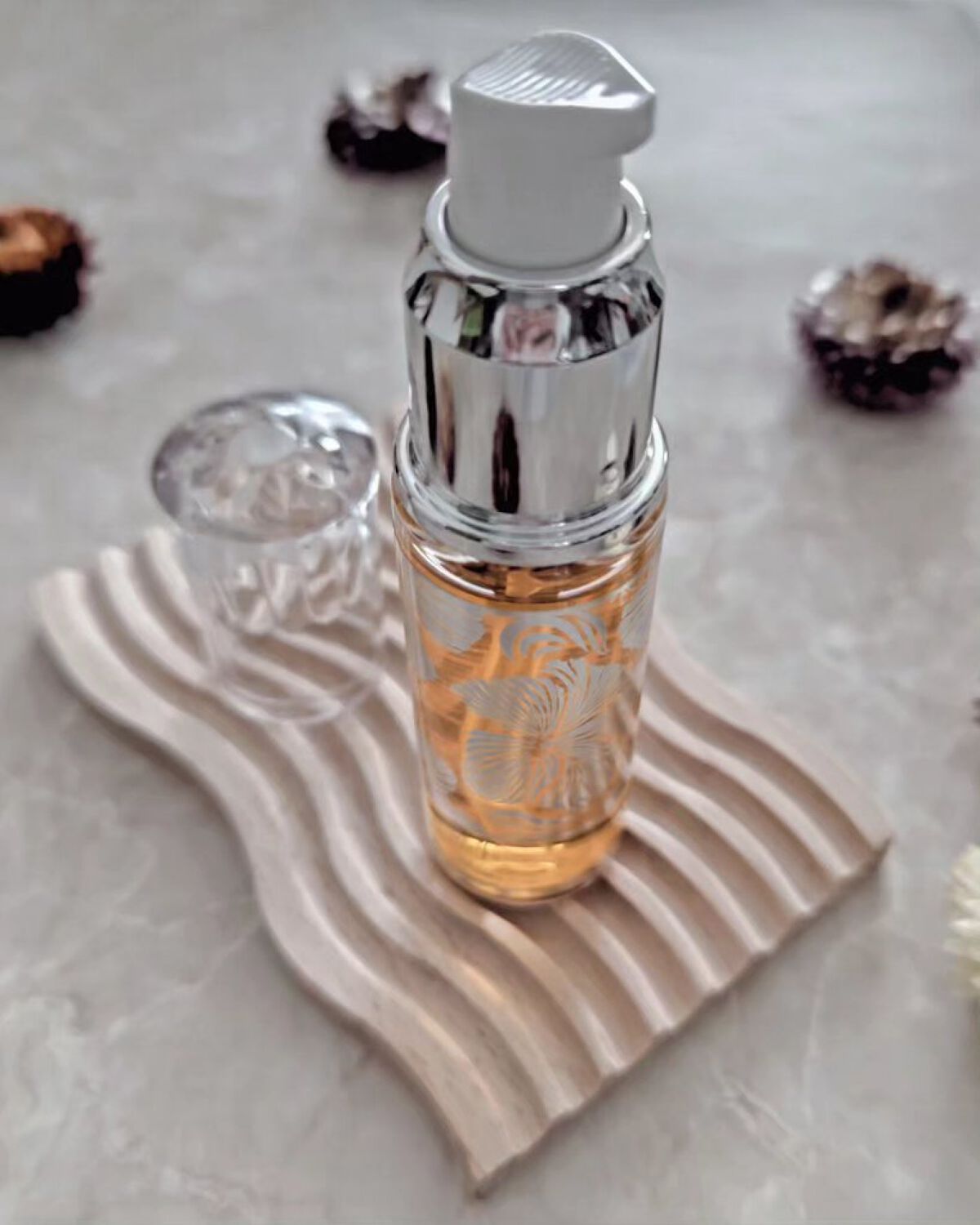 アイーナハイビスカスオイル/Aina/フェイスオイルを使ったクチコミ（2枚目）