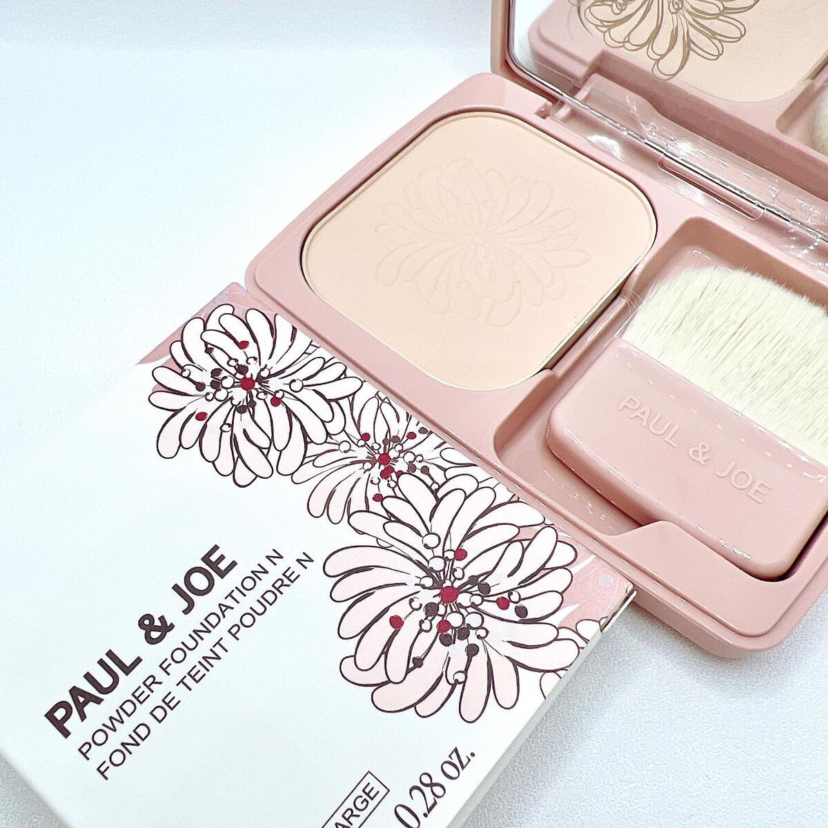 PAUL & JOE BEAUTE ヴェール ファンデーション Nのクチコミ「・
⁡
透けるようなツヤ感で素肌美を演出！
話題の新作パウダーファンデ💁🏻‍♀️✨
⁡
┈┈┈.....」（2枚目）