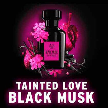 💖🖤魔法の女子力ローション🖤💖


イギリス生まれのボディケアブランド
              🇬🇧The body shop🇬🇧


フルーツなど自然でフレッシュなボディバターが有名です意外とムスク系の商品も多かったりします🙄


そんなムスク系の中でも
1番おすすめなのが

❤︎ブラックムスク シリーズ❤︎


このブラックムスクシリーズ、めちゃくちゃいい香りがします！


ムスク特有の甘ったるさはなくむしろ爽やか。

フラワー系のフレッシュな香りの奥にバニラとほんのり香るムスク❤︎


女性的なのに媚びない絶妙な甘さは嫌いな人はいないはず！！


このシリーズ、色々とアイテムがありますがボディーローションをパフューム代わりに使うのが1番オススメ！


保湿力は勿論、肌にスッと馴染むうえに香りが一日中もってくれます😍


腕やデコルテにササッと塗るだけで女子力があがる、もはや魔法のアイテム。


パフュームと違って付けすぎて香りがキツくなる心配もありません😆


これを付けて出かけた日は
ほぼ100%の確率で

「すごいいい匂いがする…！」

って言われます💖


メンズウケもいいので
デートの日につけるのがいいかも。



冬にかけて乾燥もカバーできて
更には女子力もグッとあがるのでぜひ一度試してみてください❤︎


私は好きすぎて5回くらいリピートしてます😂
の画像 その1