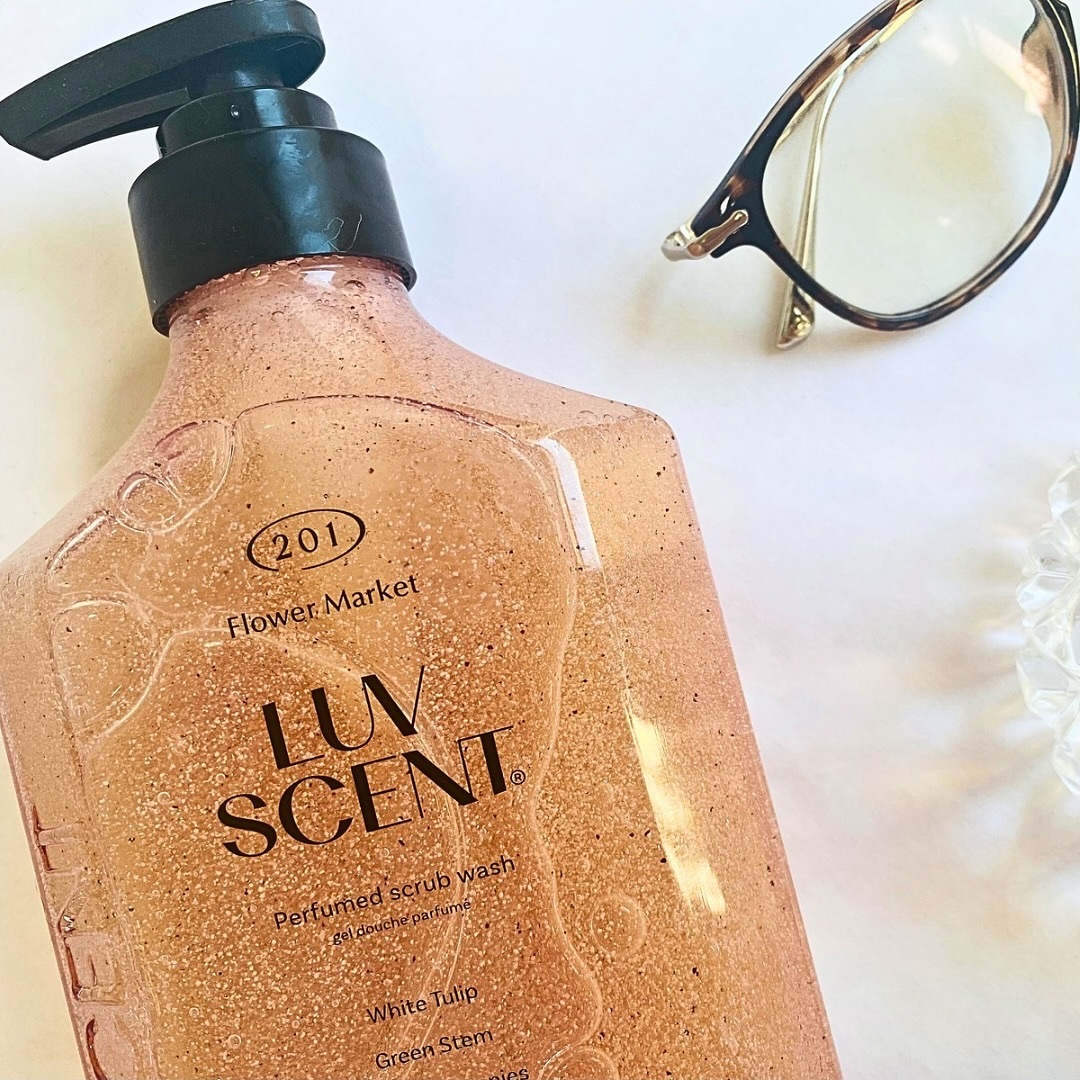 スクラブボディウォッシュ フラワーマーケット ホワイトチューリップ/LUV SCENT/ボディスクラブを使ったクチコミ（1枚目）
