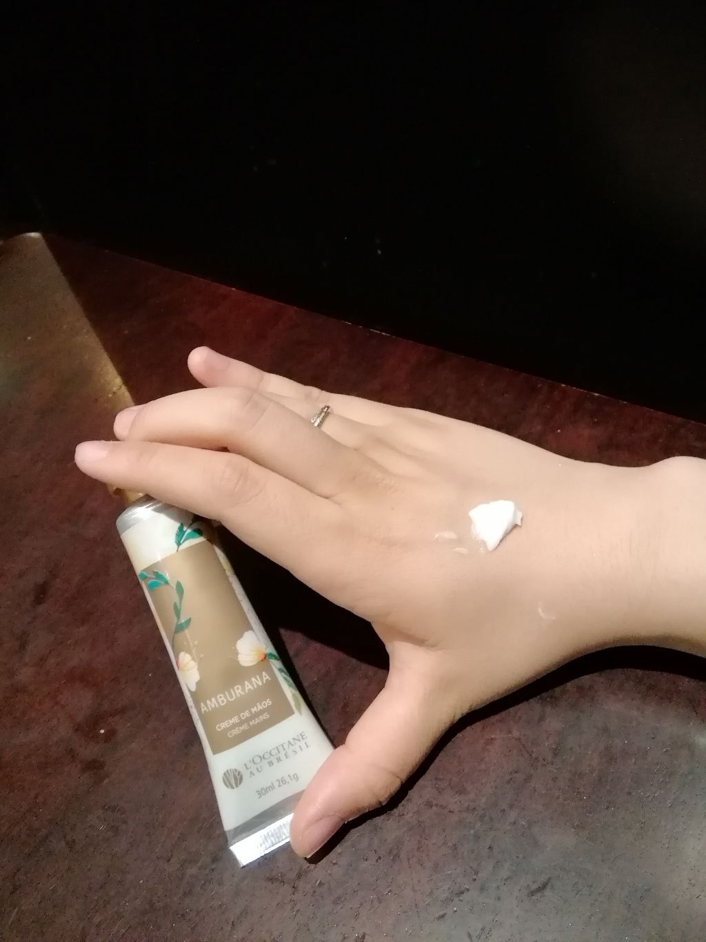 Amburana ハンドクリーム /L'OCCITANE/ハンドクリームを使ったクチコミ（2枚目）