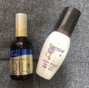 普段使っているヘアオイルとヘアミルクです！

ヘアオイルはARGAN RICH OIL、ヘアミルクはessentialのナイトケアミルクを使用しています😊ヘアオイルはチュッパチャプスのような香りがするの