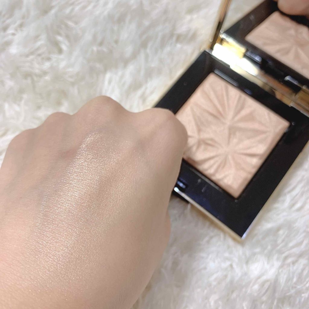 リュクス イルミネイティング パウダー/BOBBI BROWN/パウダーハイライトを使ったクチコミ(1枚目)