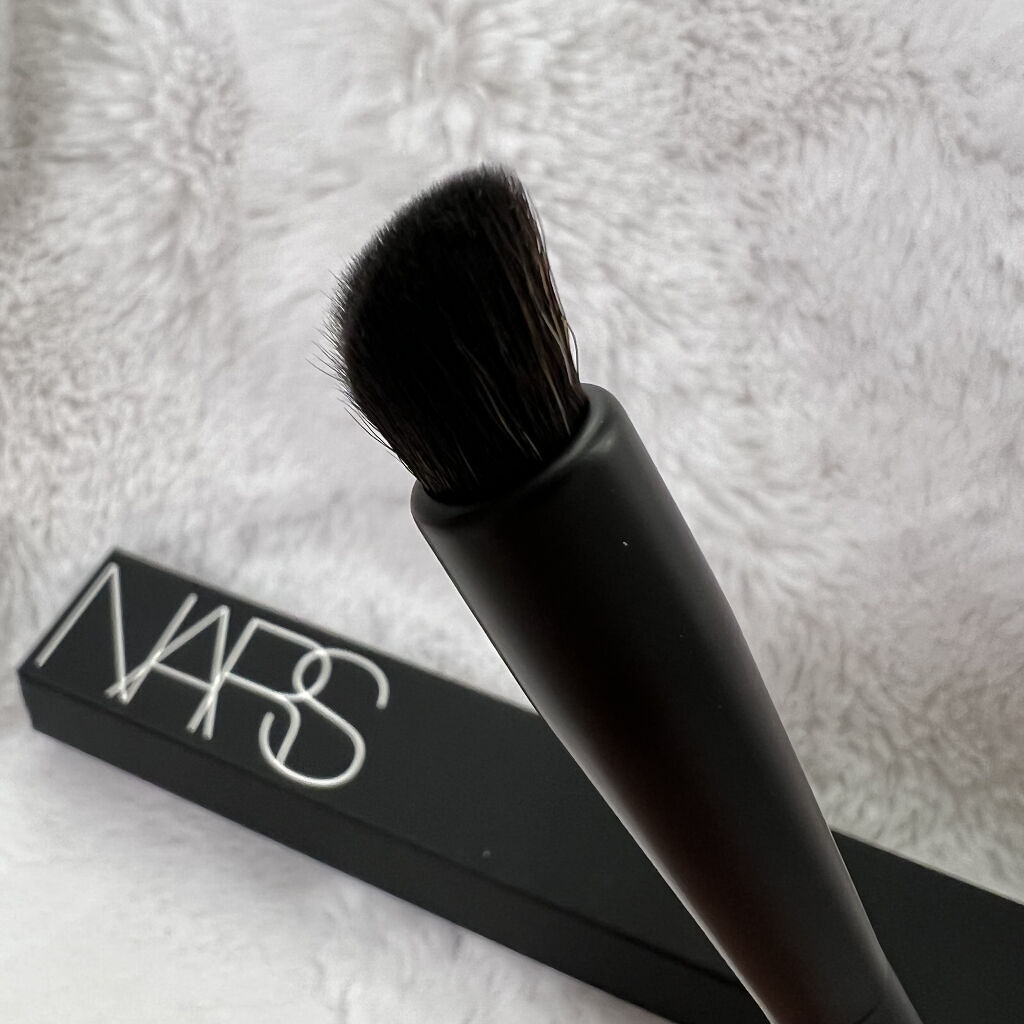ハイピグメントアイシャドーブラシ ＃24/NARS/メイクブラシを使ったクチコミ（2枚目）