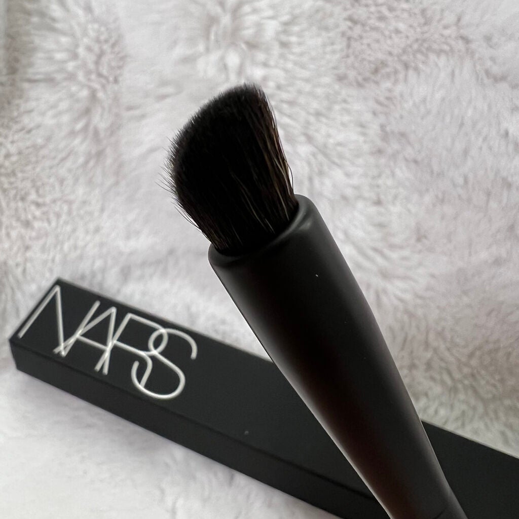 ハイピグメントアイシャドーブラシ #24/NARS/メイクブラシを使ったクチコミ(2枚目)