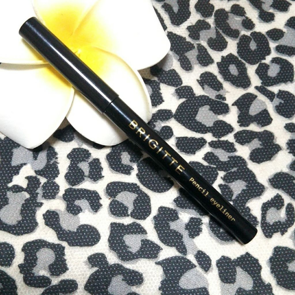 BRIGITTE スムースフィット ペンシルアイライナーのクチコミ「近くのドラッグストアで売っていた
ブリジットのペンシルアイライナーです

カラーブラック

1.....」（1枚目）