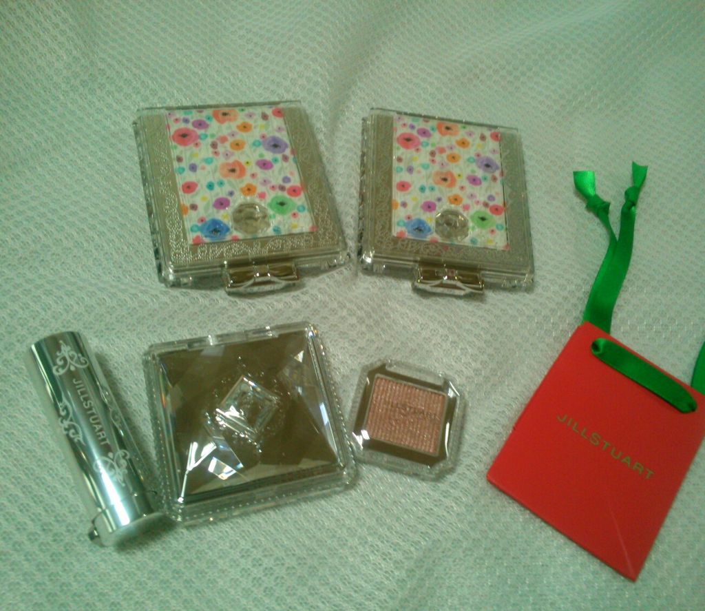 リボンクチュール アイズ/JILL STUART/アイシャドウパレットを使ったクチコミ(2枚目)