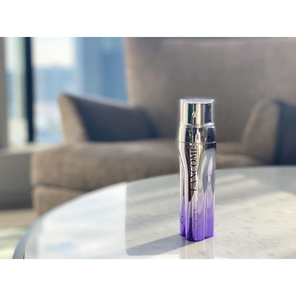 またまた話題になりそうな大注目の新製品
『ランコム レネルジー HCFトリプルセラム』
2022.1.1発売  50ml 23100円

たるみ、シワ、シミへの妥協なきエイジングケア美容液。
HCFとは、配合している商品の頭文字。
H:ヒア