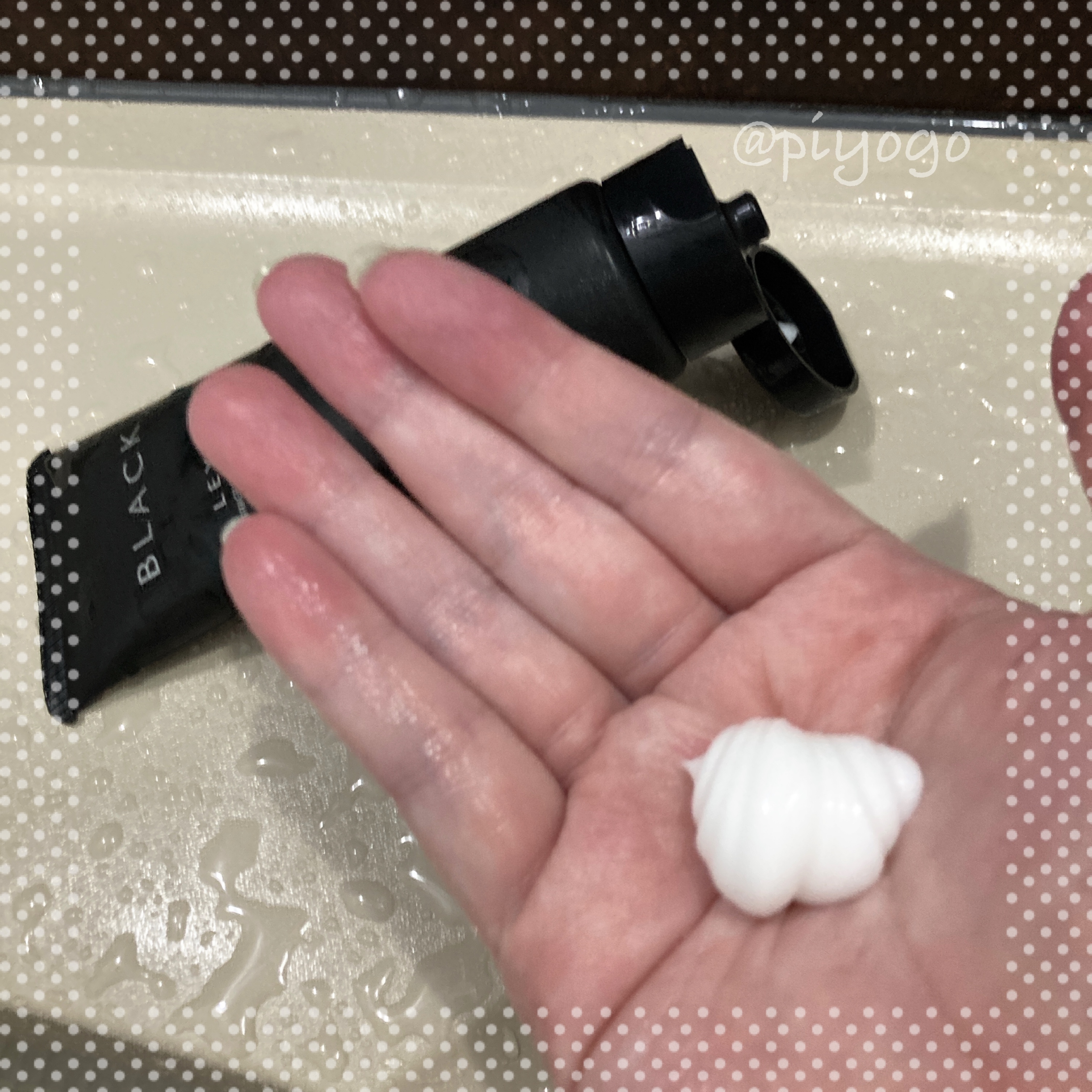 ブラック フレグランス スタイリング ヘアエッセンス/LEXILIS/アウトバストリートメントを使ったクチコミ（3枚目）