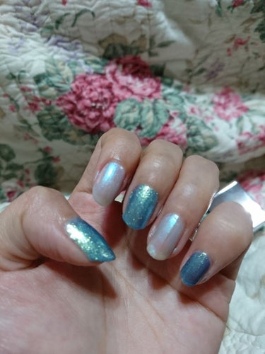 nails inc. セルフ メイド マーメイド デュオ キットのクチコミ「福袋でGETしました！ずっと狙っていたマーメイド🐚
ブルーのラメは緑に近くて、偏光すると金色✨.....」（2枚目）