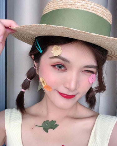 Mickeywong on LIPS 「It’saspringflowermakeup🌼eyeshad..」（1枚目）