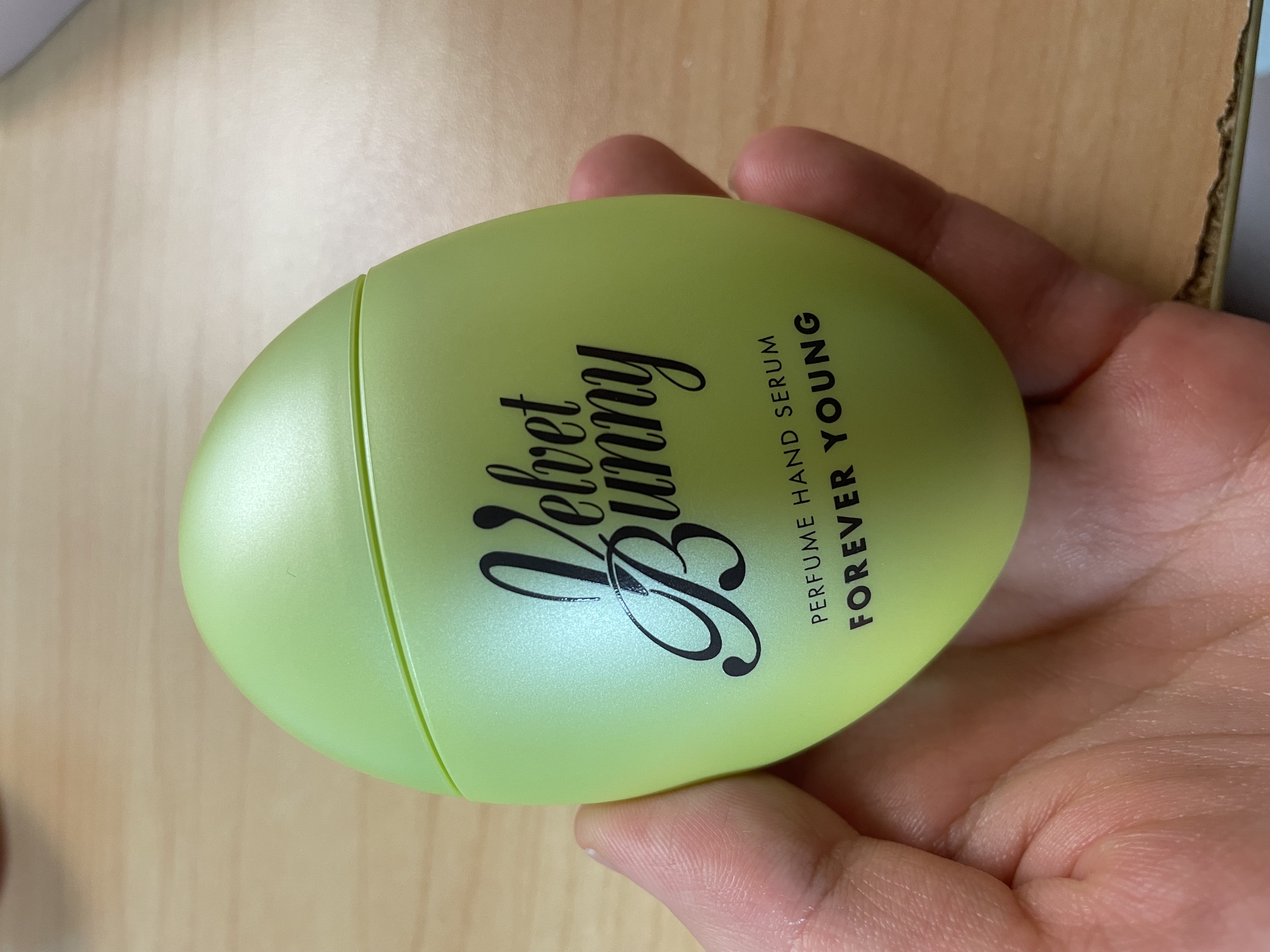 パフュームハンドセラム FOREVER YOUNG/Velvet Bunny/ハンドクリームを使ったクチコミ（1枚目）