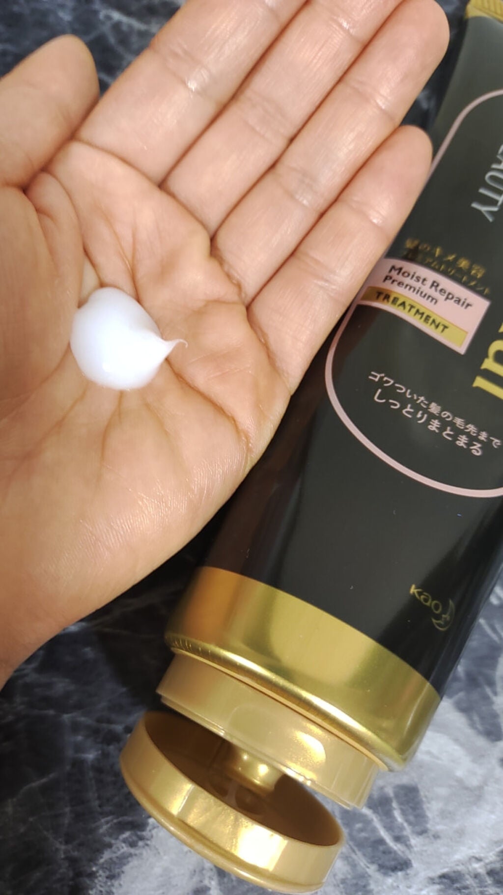 THE BEAUTY 髪のキメ美容プレミアムトリートメント<モイストリペアプレミアム>/エッセンシャル/洗い流すヘアトリートメントを使ったクチコミ(1枚目)