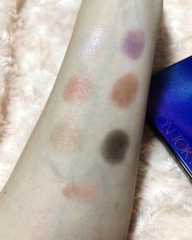 ホリデー アディクション “イリディセント ユーフォリア” EYESHADOW PALLETE L/ADDICTION/メイクアップキットを使ったクチコミ（3枚目）