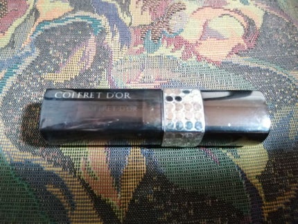 コフレドール ブライトアップルージュのクチコミ「〜思い出コスメ〜
色味が好みで購入した口紅。
飲食はもちろん、お喋りするくらいで色落ちしてしま.....」(1枚目)