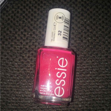 essie