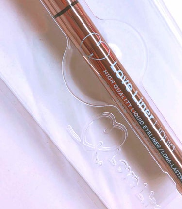 Love Liner   Liquid
R2 ダークブラウン

ほんとにこのアイライナーは書きやすい！リピ買いしてます！黒は目元が濃くなりすぎる気がして、でもブラウンだと薄いかなと思い私はいつもダークブ