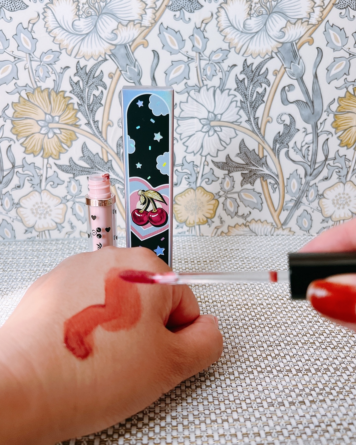 グリスニングウォータリングティント/FlowerKnows/リップティントを使ったクチコミ（2枚目）