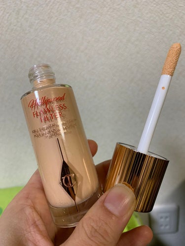 Charlotte Tilbury ハリウッド フローレス フィルターのクチコミ「半信半疑で買ったこちらの商品。
「女優フィルター」とか言われてるそうですね？

うそ〜ん、大袈.....」（2枚目）