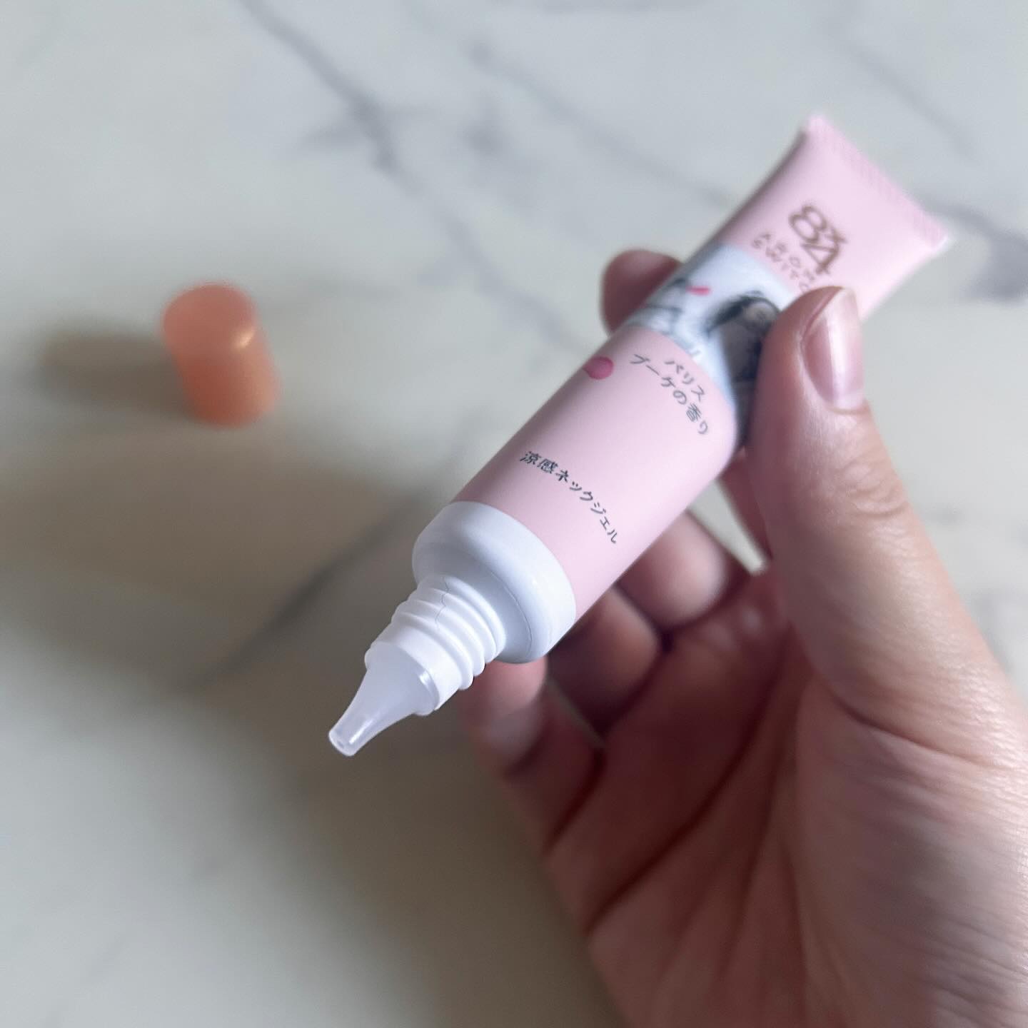 8x4 アロマスイッチ 涼感ネックジェル パリスブーケの香り/８ｘ４/デオドラント・制汗剤を使ったクチコミ（2枚目）