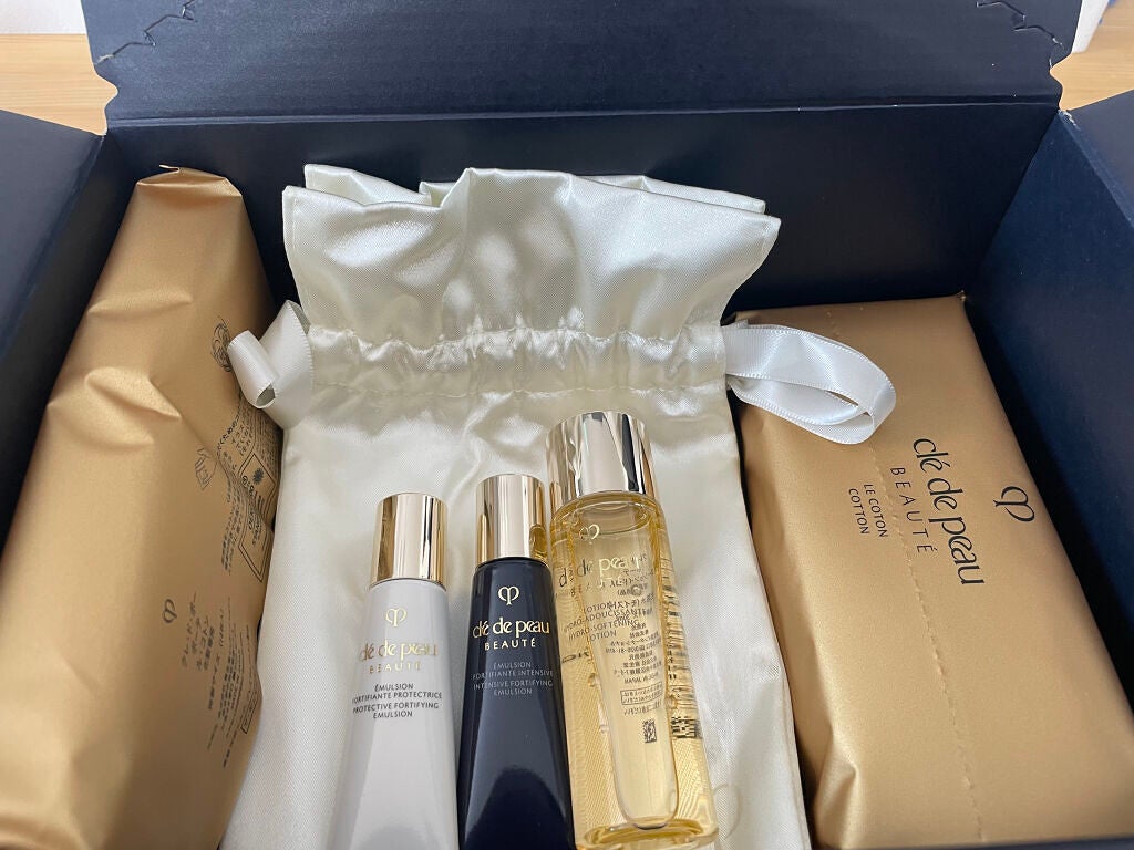 りさママ on LIPS 「クレドポーボーテ様よりモニターとしていただきました♡化粧水、乳..」(2枚目)