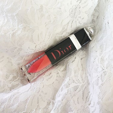 Dior
アディクトラッカープランプ
556 


コーラル系の色でバニラの甘い匂いがします!
保湿力も◎


使うのが勿体無いくらい可愛い色で私はベースに他の口紅を塗ってその後にちょんちょんとのしてい