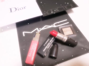 私のお気に入りコスメ紹介

左
❥︎:Dior. Addict Lip tatto Lip Tint 451
コーラル系の色でとてもかわいい！
色持ちもいいし！匂いも甘くて好きです。
きちんと保湿してい