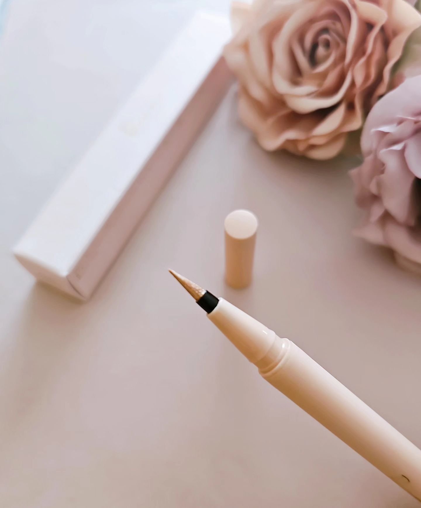 ウォータリーラメライナー オーロラベージュ/Ririmew/リキッドアイライナーを使ったクチコミ（3枚目）