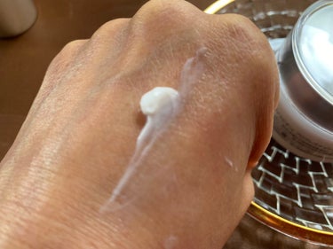 ライスビギン プログレスナイトクリーム No.11のクチコミ「
とても濃厚なクリームで、スパチュラで取った時は、少し固めです。
でも、肌に乗せて塗布していく.....」（3枚目）