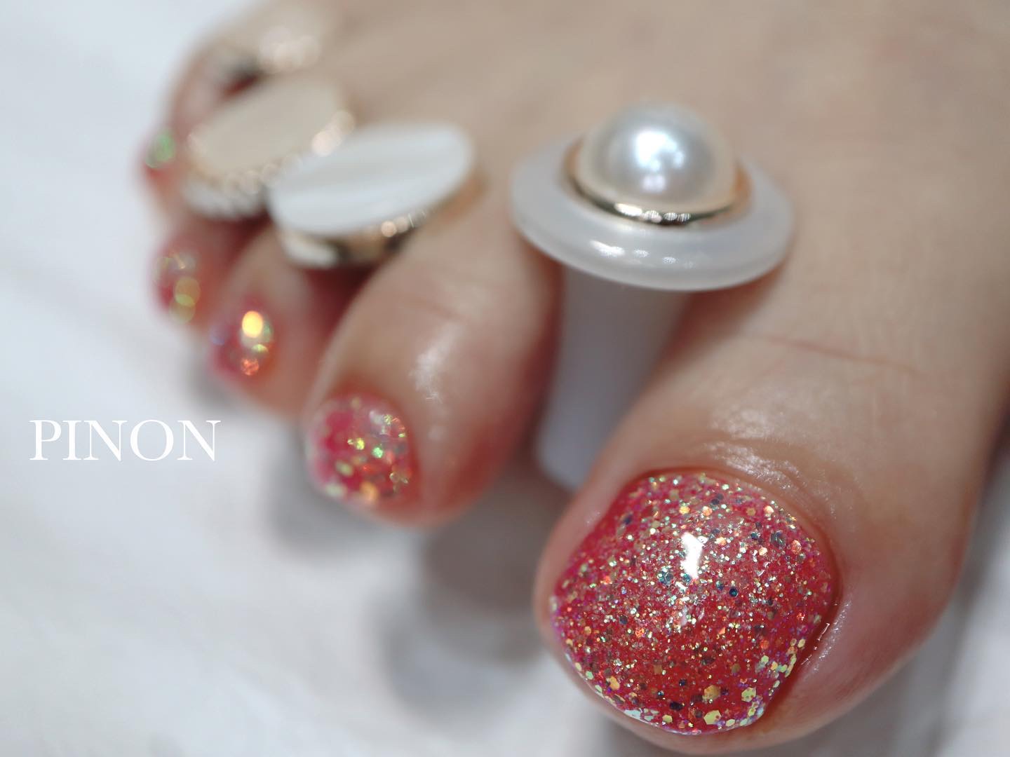 #フットネイル,#ラメネイル,#春フットネイル,#キラキラネイルのネイルデザイン