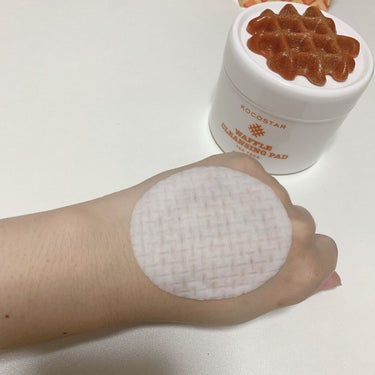 KOCOSTAR(ココスター) ワッフルクレンジングパッド60Pのクチコミ「KOCOSTAR waffle cleansing pad🧇

とにかく見た目が可愛すぎます！.....」（2枚目）