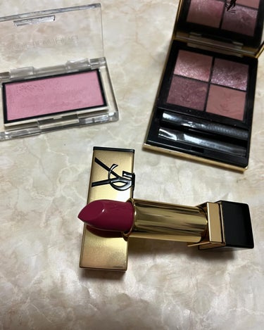 YVES SAINT LAURENT BEAUTE
クチュール ミニ クラッチ
#400
バビロン ローズ
PMリップを使いたくて✨
アイシャドウもイヴサンローランで😁✨
いや、かわいい❤️何度使っても