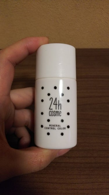 24h cosme 24 ミネラルコントロールベースカラーのクチコミ「こんばんは☺️ エムーです。

今日は24Hコスメのミネラルコントロールベースカラー01番のブ.....」（1枚目）