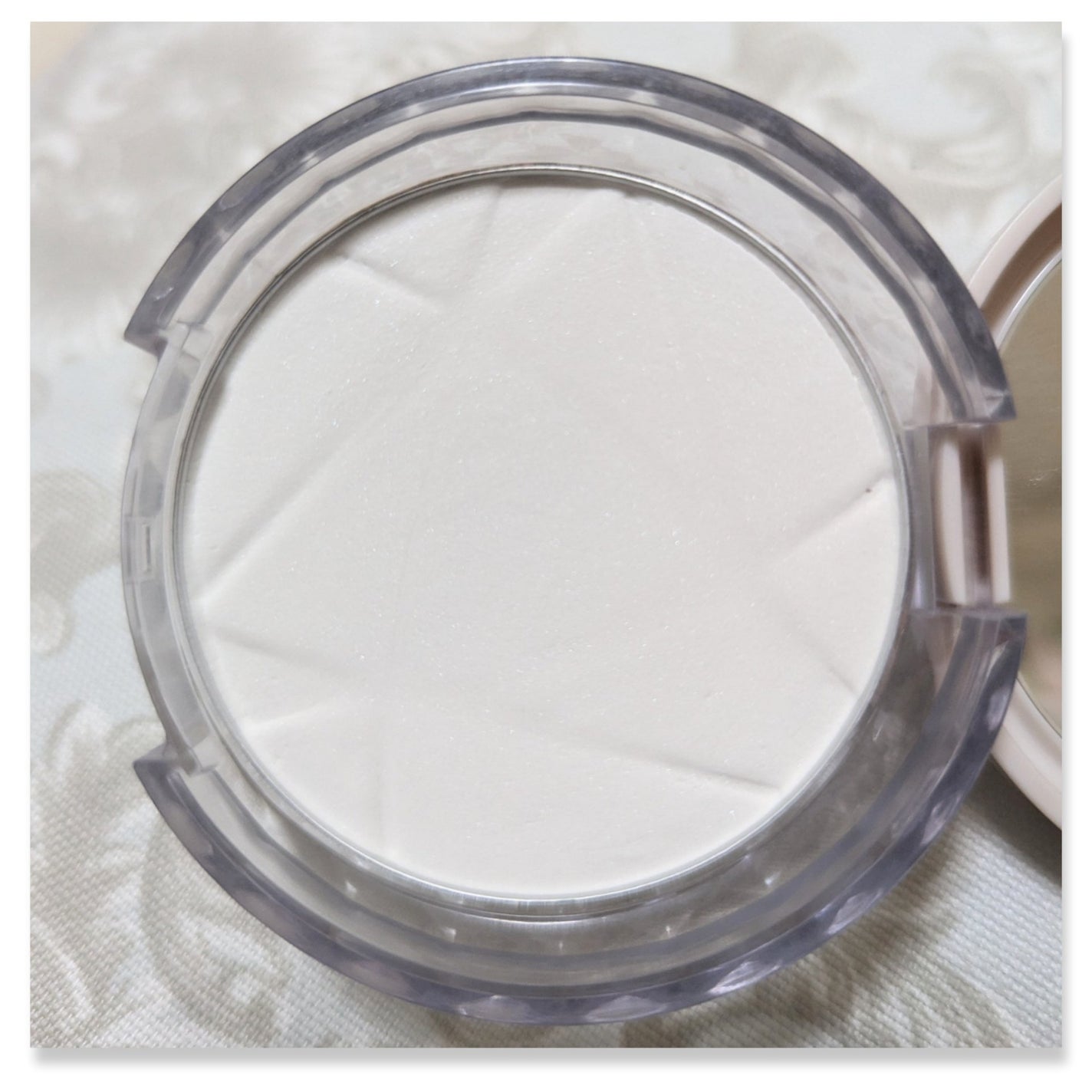 毛穴レスパウダー/CEZANNE/プレストパウダーを使ったクチコミ(2枚目)