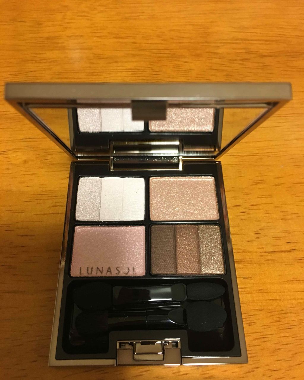 スリーディメンショナルアイズ/LUNASOL/アイシャドウパレットを使ったクチコミ（2枚目）