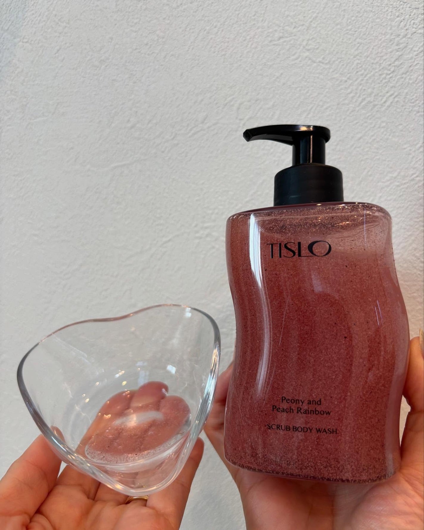 スクラブボディウォッシュ ピオニー&ピーチレインボー/TISLO/ボディソープを使ったクチコミ(3枚目)
