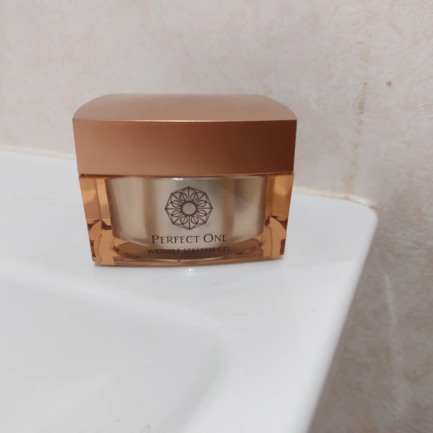 ありすのクチコミ「1品で化粧水、乳液、クリーム、美容液、パック、化粧下地、ネッククリームの7役の薬用オールインワ.....」（1枚目）