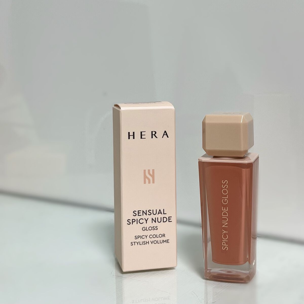 センシュアルスパイシーヌードグロス/HERA/リップグロスを使ったクチコミ（2枚目）