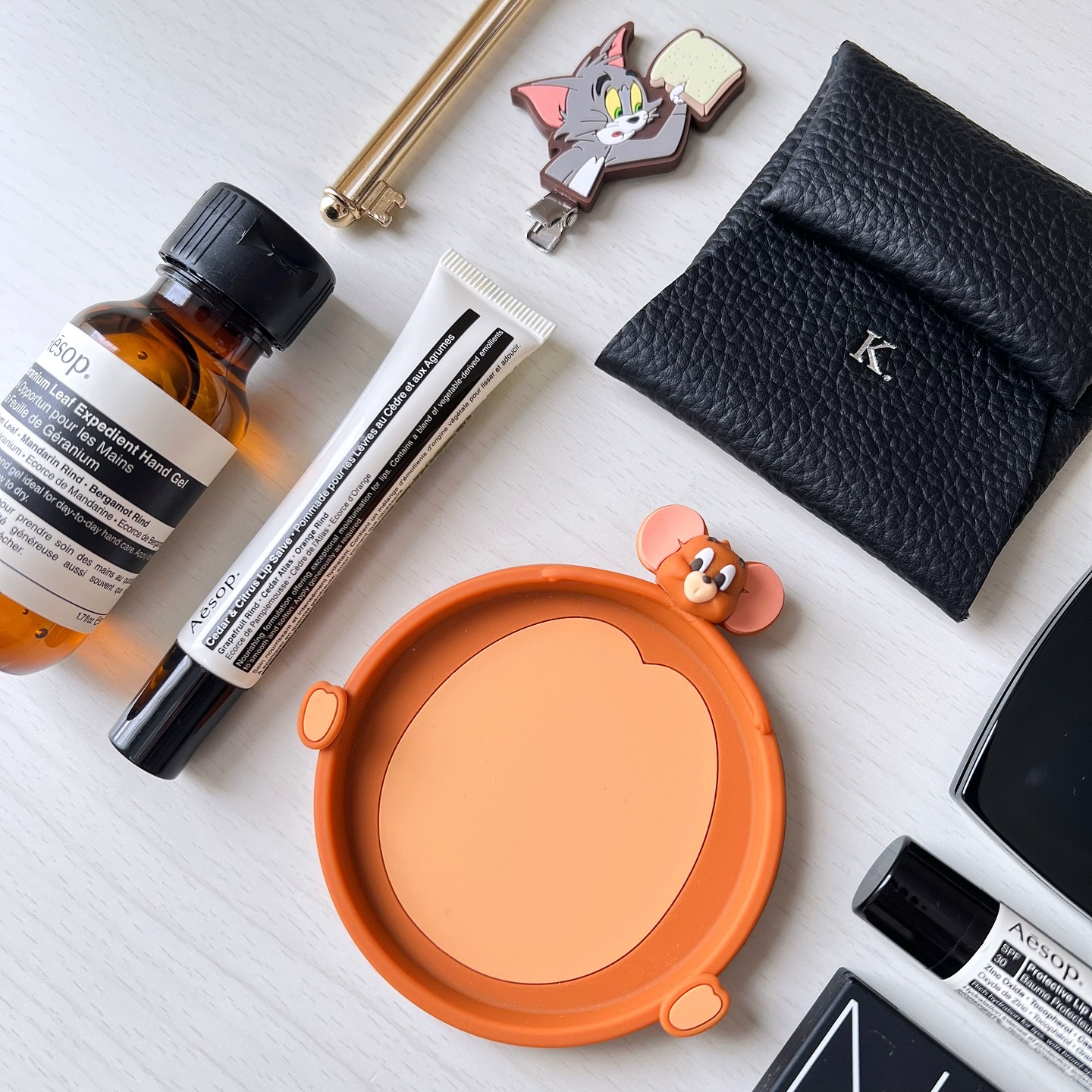 ボーム・デ・ミューズ/オフィシーヌ・ユニヴェルセル・ビュリー/リップバームを使ったクチコミ（3枚目）