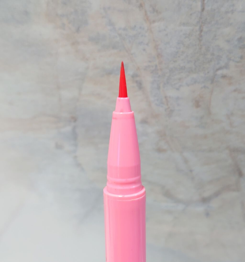 Visée カラーインパクト リキッドライナーのクチコミ「#ヴィセ #カラーインパクトリキッドライナー ピンクを購入。
#スウォッチ

めっちゃピンク….....」（2枚目）