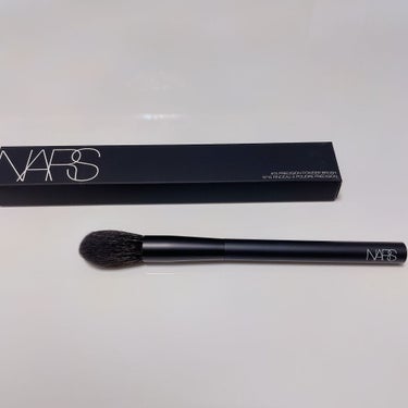 NARS プレシジョンパウダーブラシ ＃15のクチコミ「NARS
プレシジョンパウダーブラシ　15

チークにも使いやすいしじわっと広がる。
ハイライ.....」（1枚目）