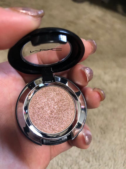 ダズルシャドウ エクストリーム/M・A・C/単色アイシャドウを使ったクチコミ(2枚目)